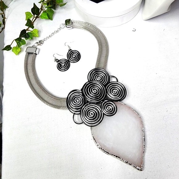 Large Silver Statement Wire Art and Druzy Stone Necklace with Earrings Set - Picture 3 of 12